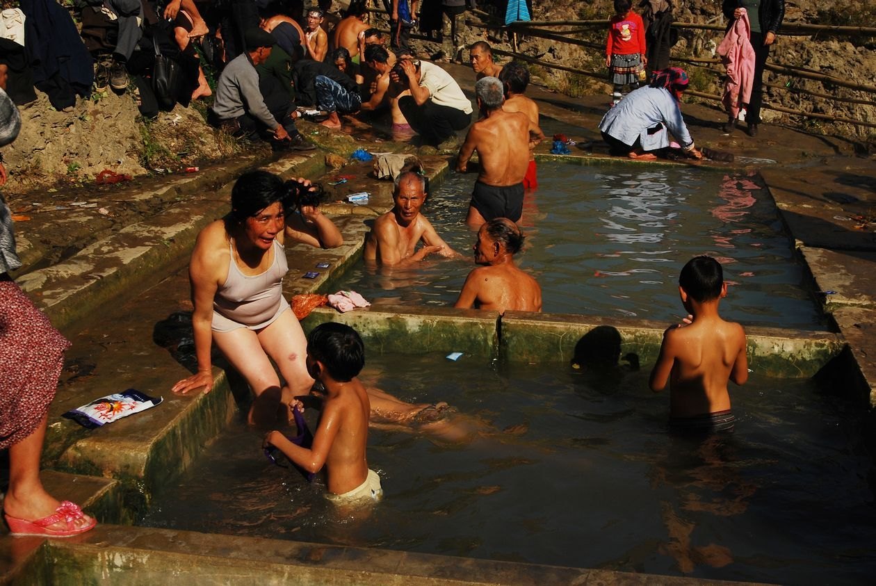 盘点全球特色温泉-------怒江澡塘会男女裸浴最具传奇人文色彩(200p)