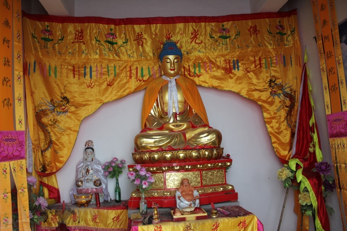 山顶小庙里供奉的神仙