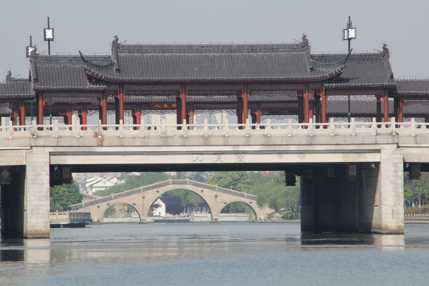 形态各异的桥栏雕筑图案