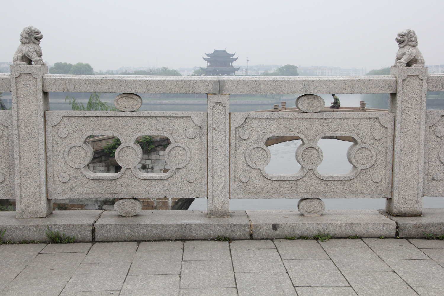 形态各异的桥栏雕筑图案