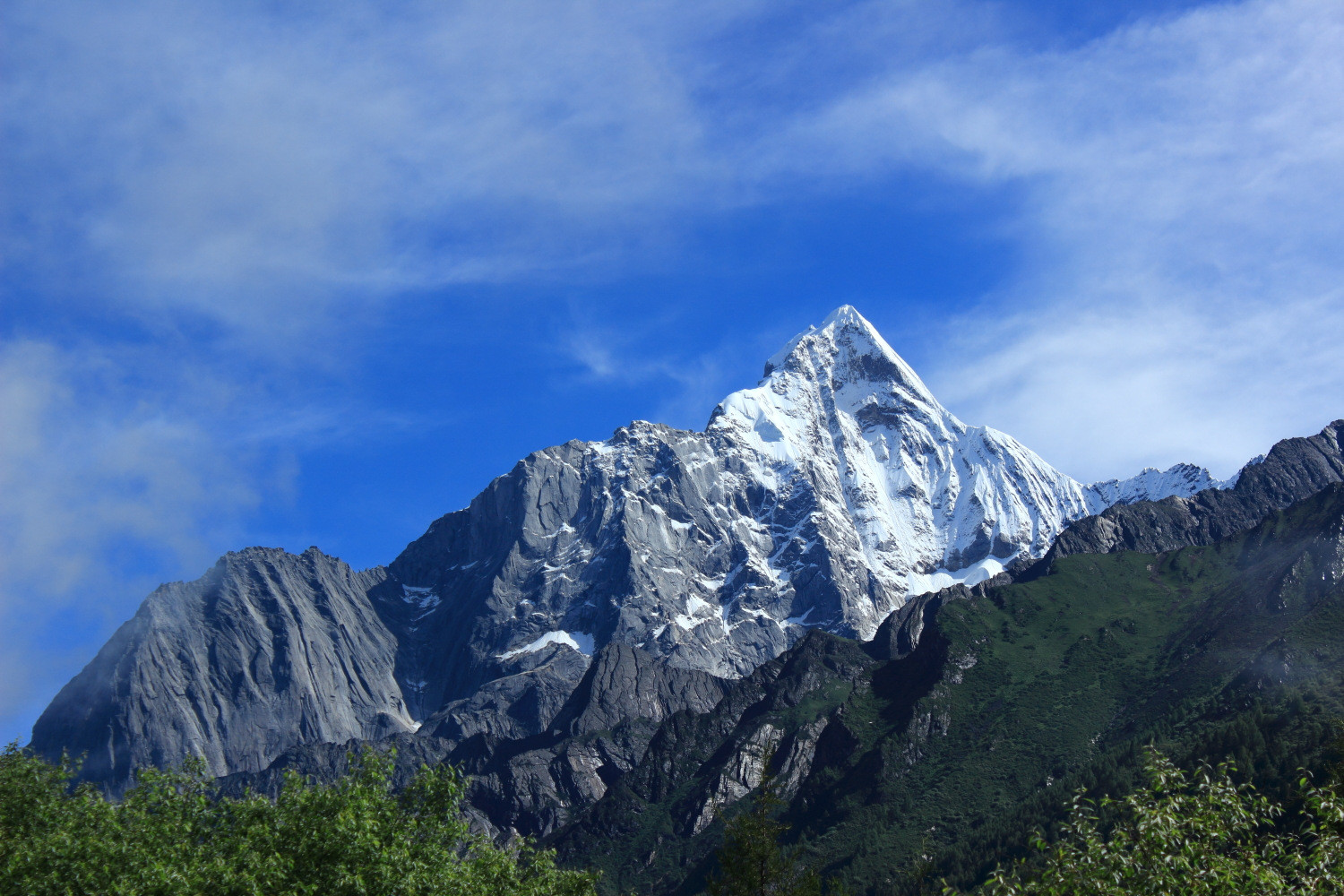 六月四川雪山行四座雪山五次登顶之二三四姑娘山三二峰连登