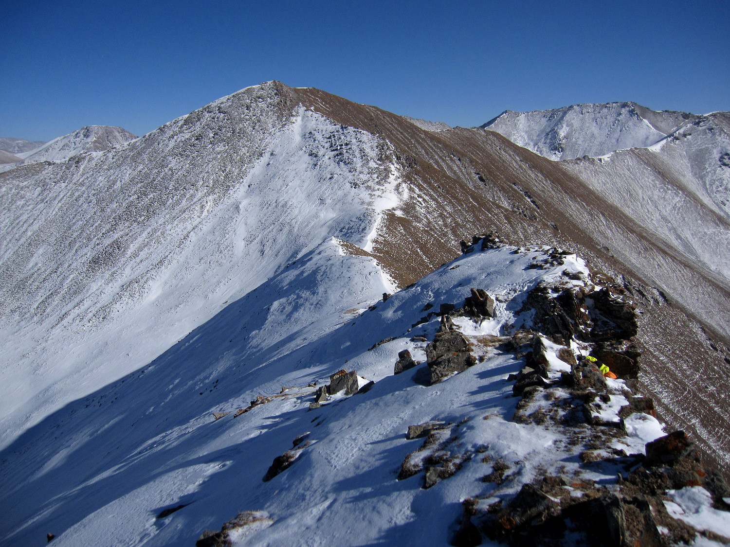 人生是一场山迢水长的跋涉---青海高海拔户外阿米多藏山三峰连穿登山