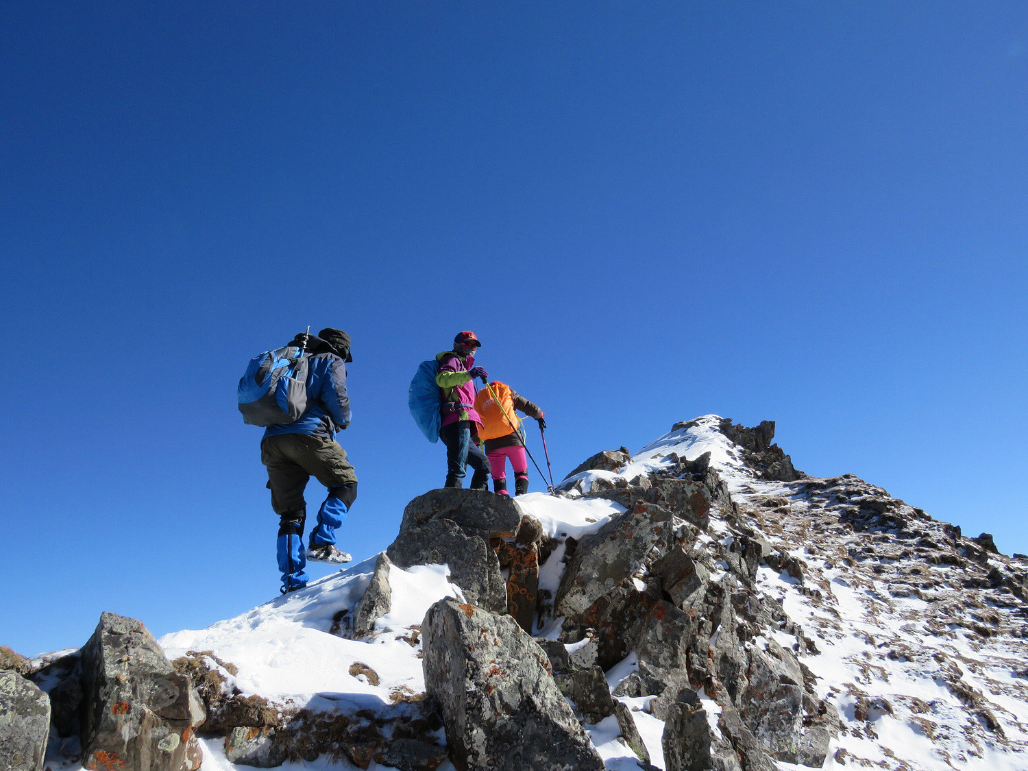 人生是一场山迢水长的跋涉---青海高海拔户外阿米多藏山三峰连穿登山