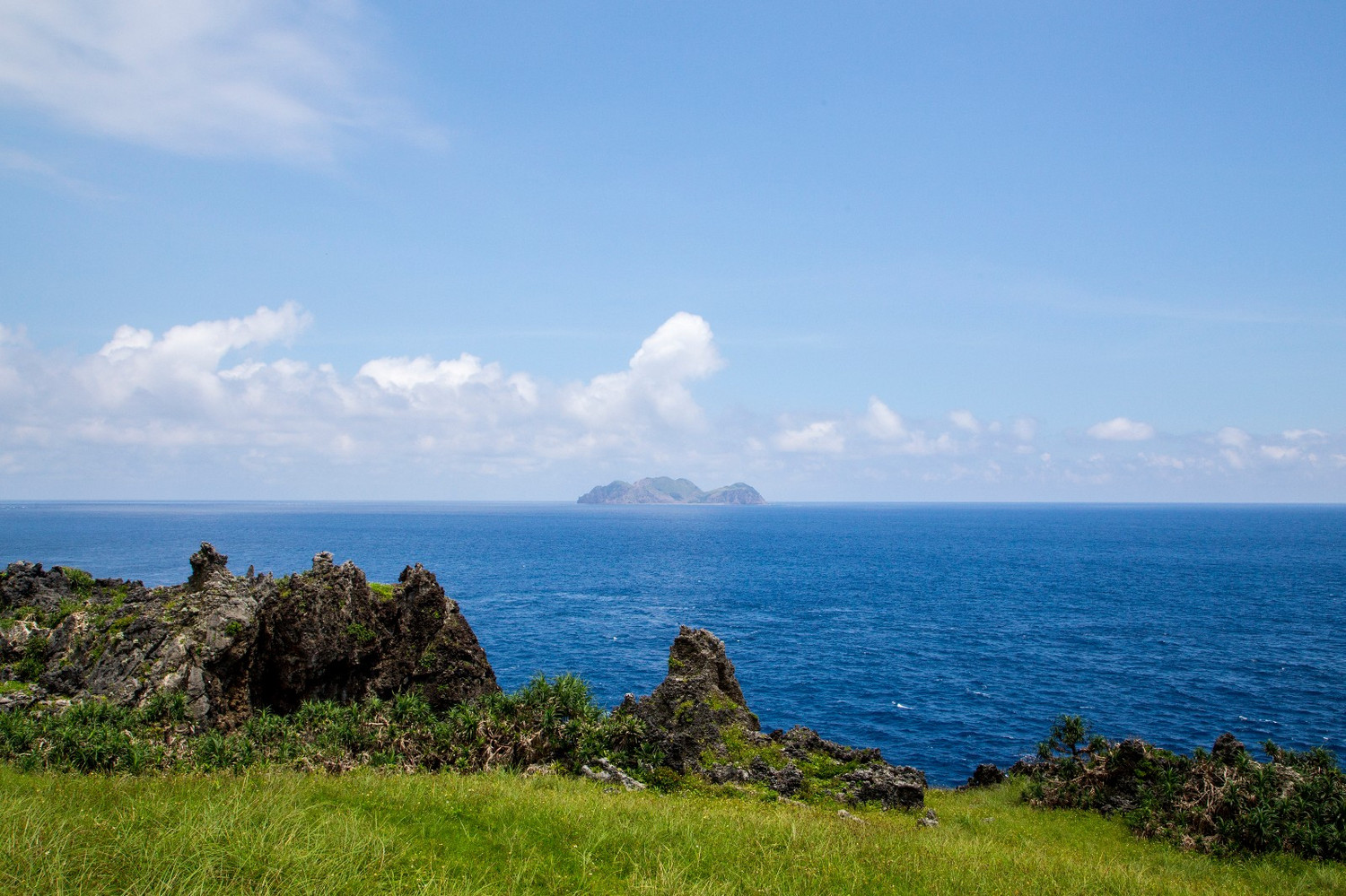 海对面有一个小岛,叫小兰屿.
