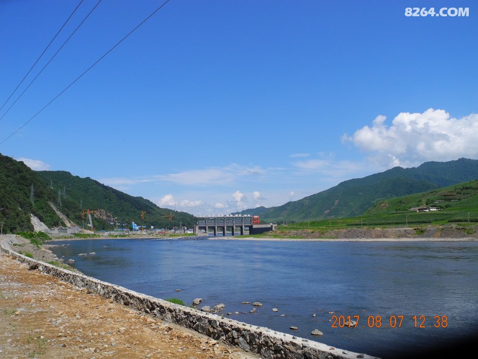 哨所凉水朝鲜族乡大片的人参种植园晨雾笼罩下的群山住宿集安市大路镇