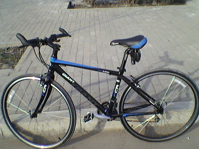 前两天刚入手的捷安特fcr3500,骑起来那叫一个爽啊.