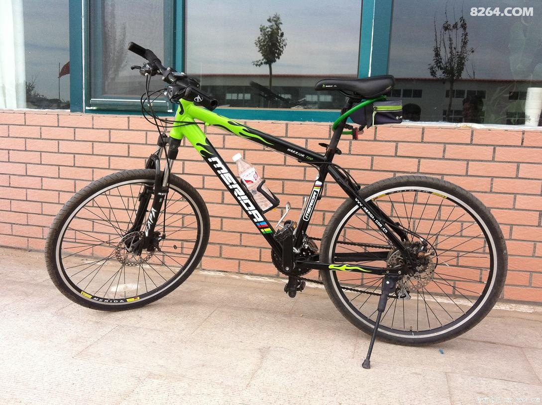 美利达勇士700后轮被撞了