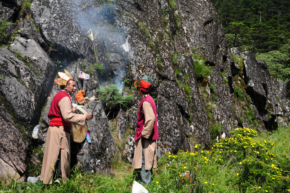 纳西东巴之祭祀自然神——"署"