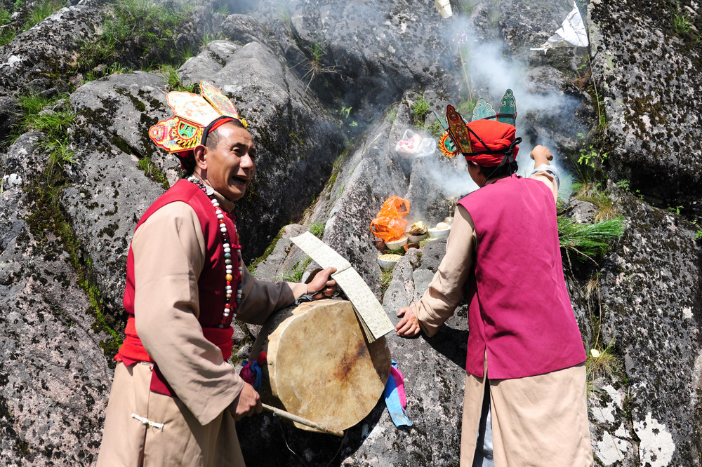 纳西东巴之祭祀自然神——"署"