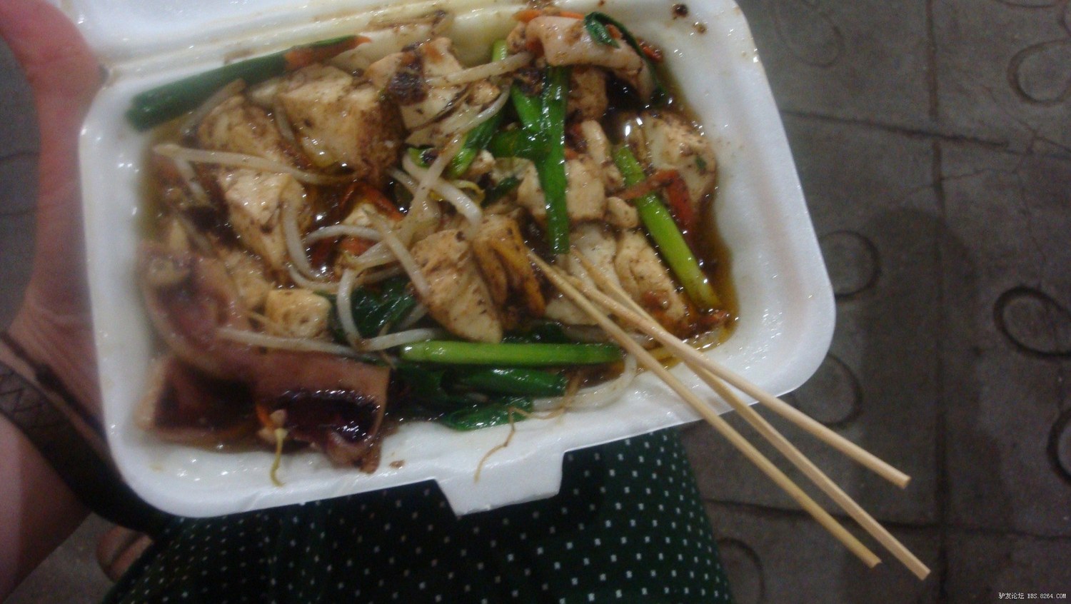 买个鱿鱼闷豆腐打包回去当夜宵.明天再来哇.