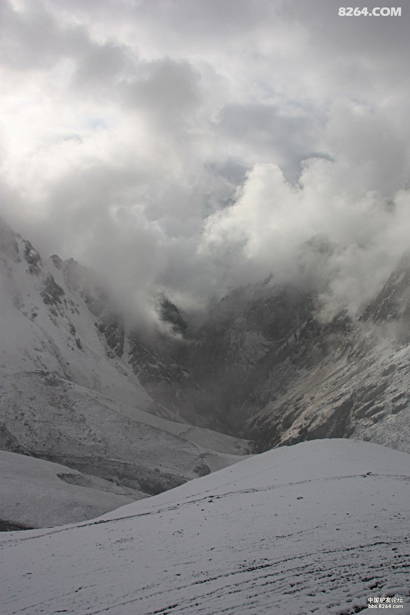 095433tj1vjhhvcdxzv7ch - 徒步登山 穿越攀岩 雪山步道 户外路线 在野 去没有天花板的地方