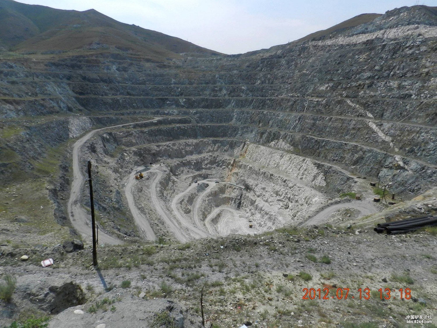 非常著名的三号矿坑,四大宝石里的三种这里都有出产过,红宝石,蓝宝石