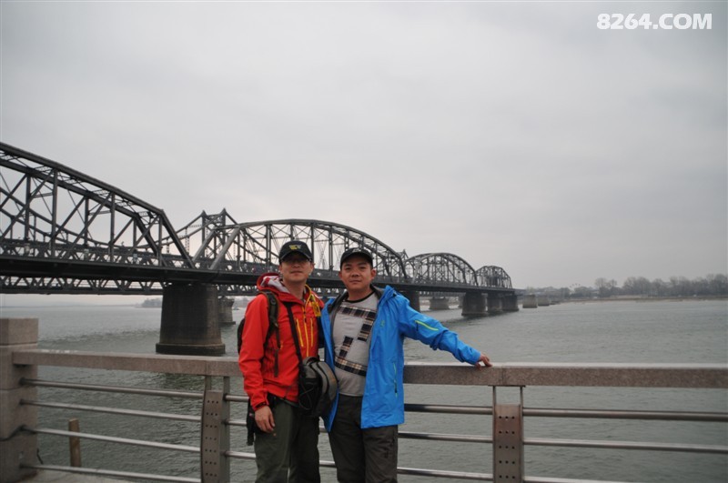 丹东鸭绿江中朝友谊桥--断桥见证我和活在垃圾场(彪) 的友谊吧