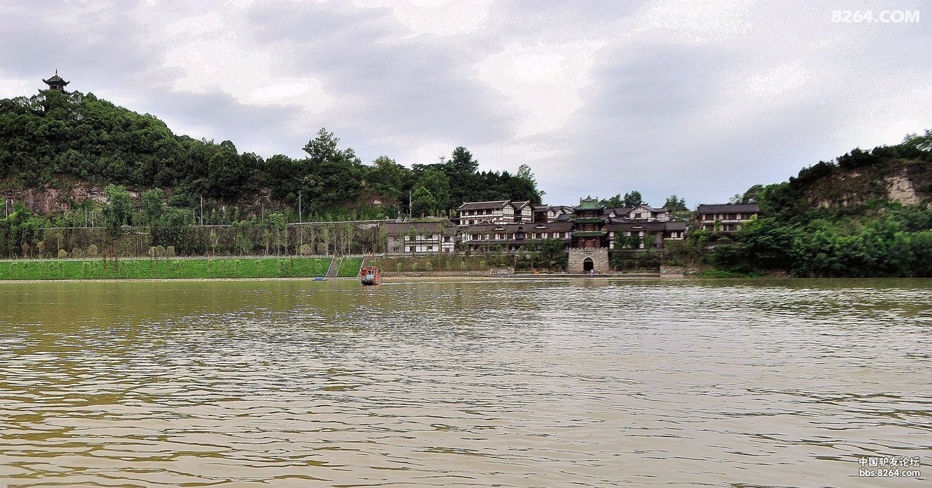 2.隔江相望南津关_副本.jpg