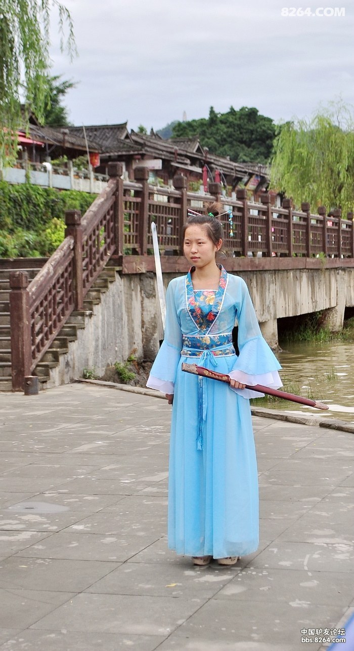 4.拍古装照的少女�