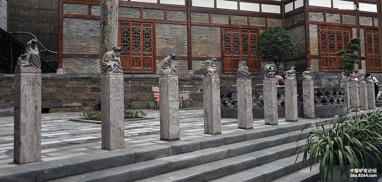 10.十二生肖立在道旁。_副本.jpg