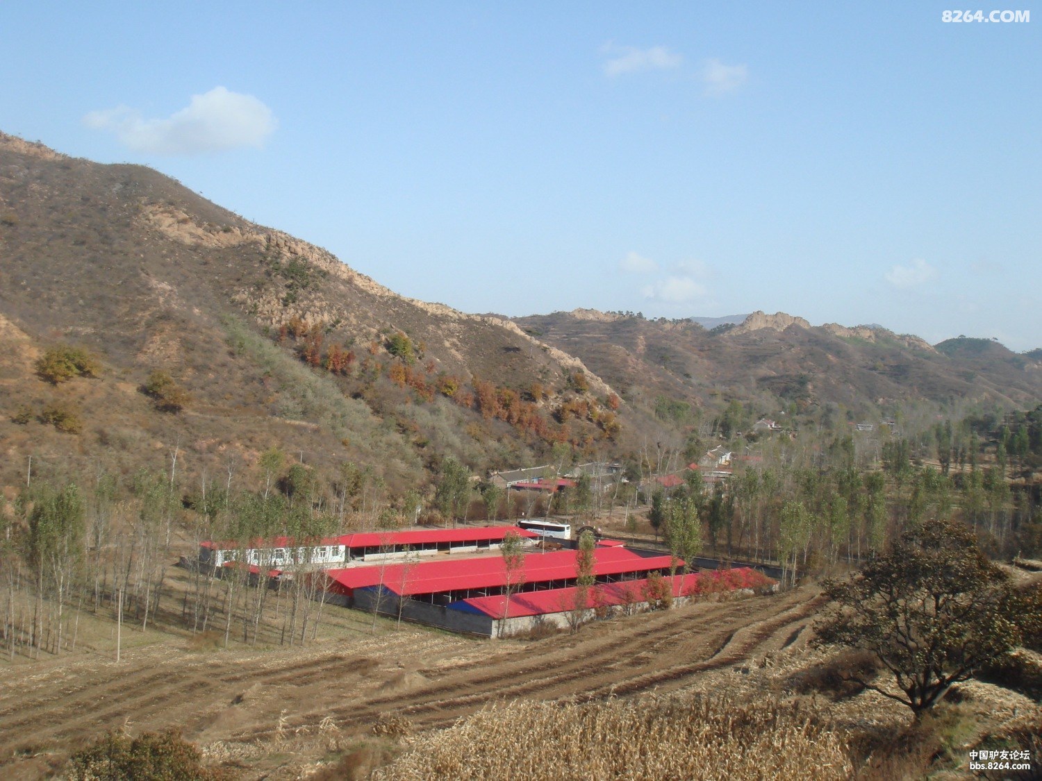 秦皇岛青龙县南湖哈村,是一幅美丽的山水画.(逊克)