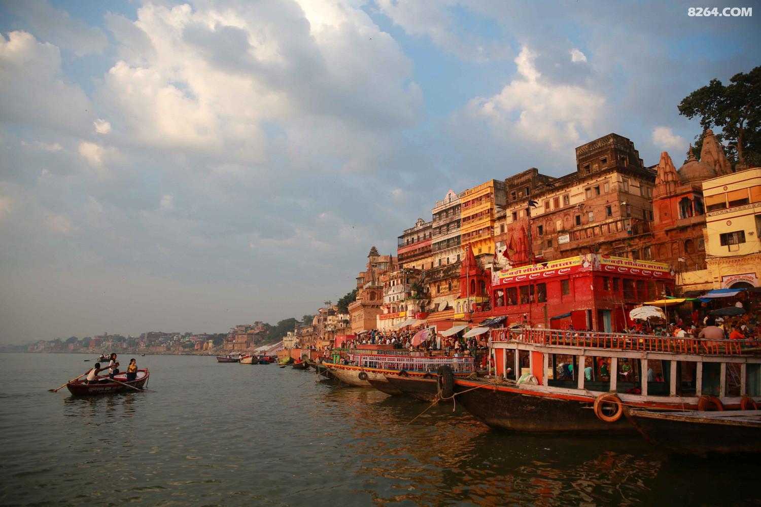 瓦拉纳西恒河夜祭和恒河晨浴