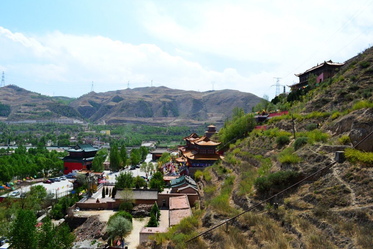 九龙朝凤圣地扎麻隆凤凰山