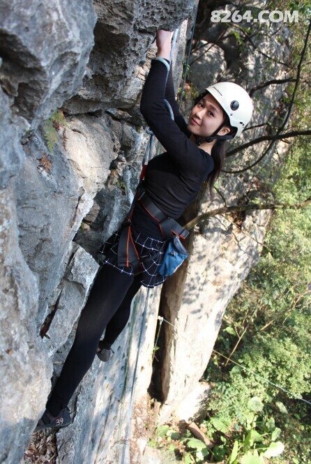 美女的初次攀岩表情亮爆全场不看你吃亏