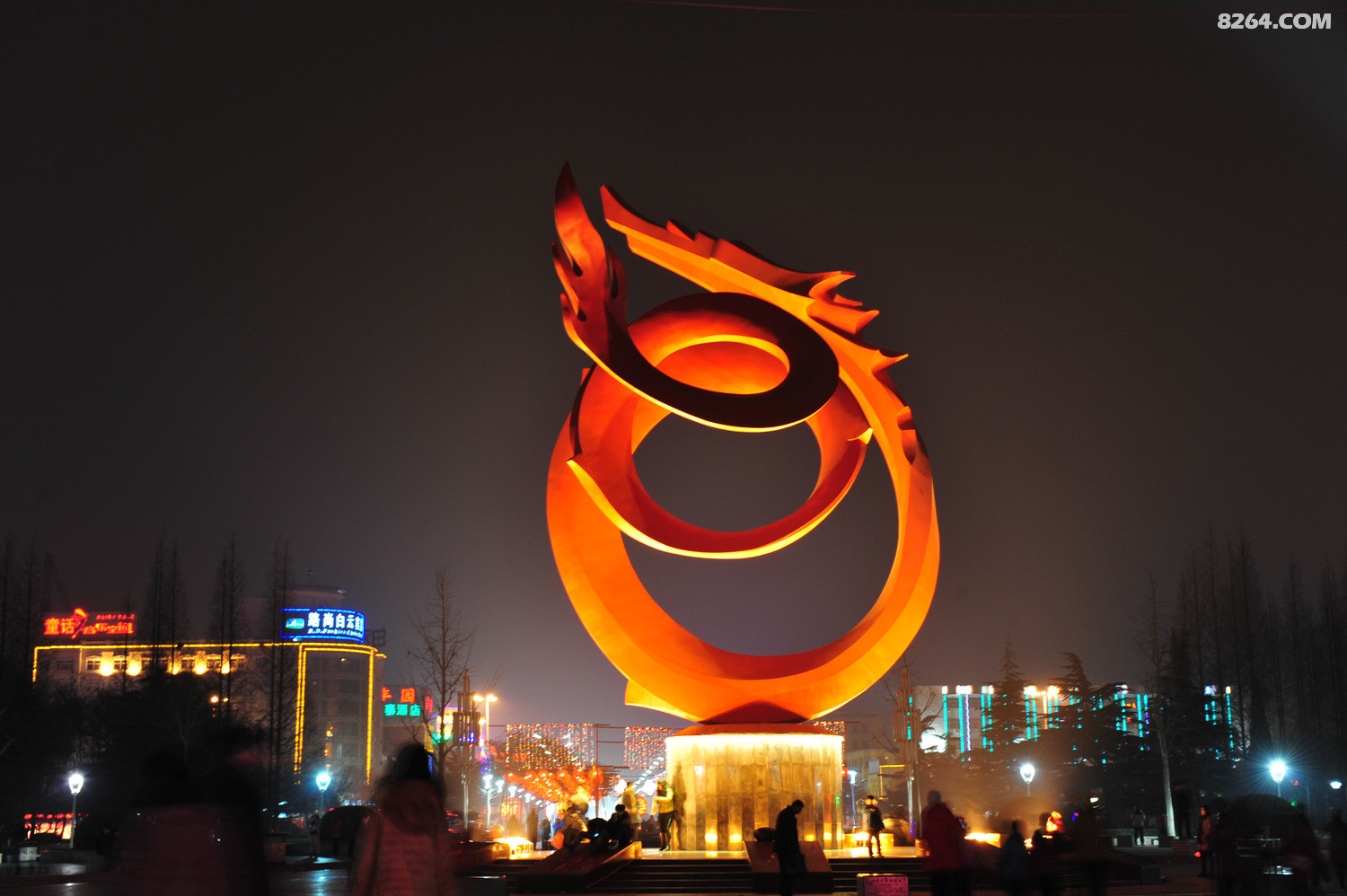 夜幕下的龙乡濮阳羊年伊始流光溢彩喜气洋洋