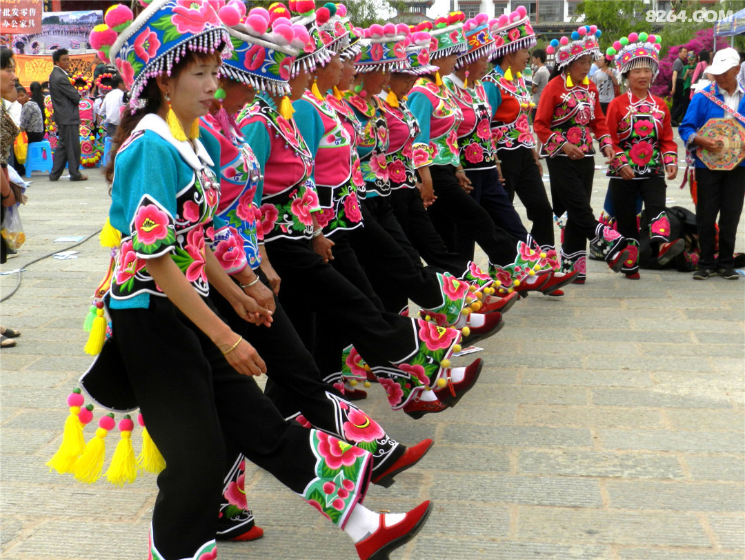 牟定县2015年三月会左脚舞文化节