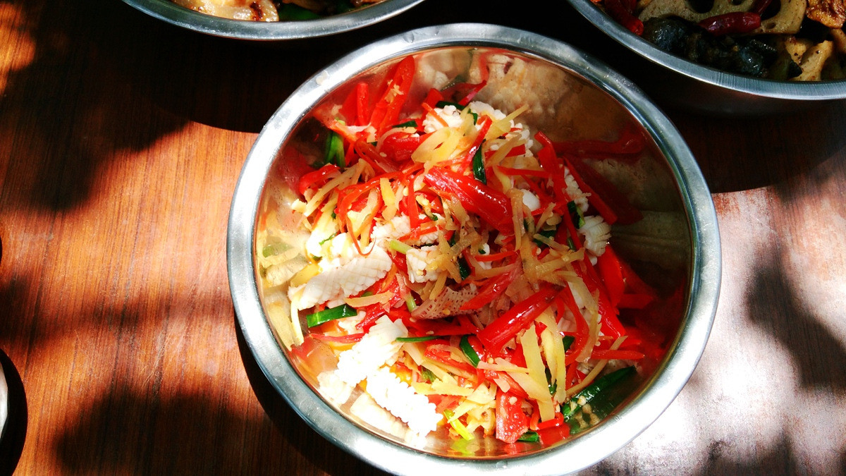 户外美食:泡椒鱿鱼卷