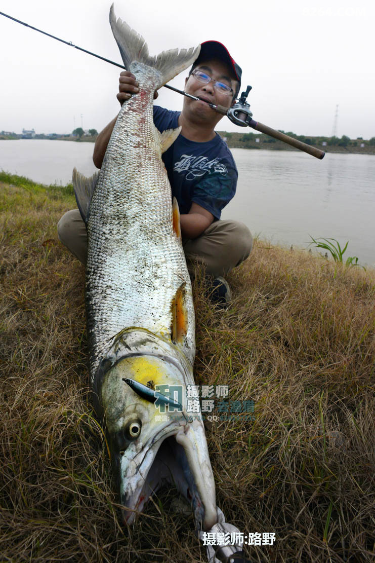 和摄影师路野去渔猎追缉亚洲淡水河怪鱤鱼
