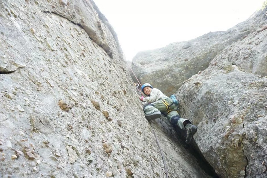 岩舞山越山----江油鹰嘴岩攀岩速降