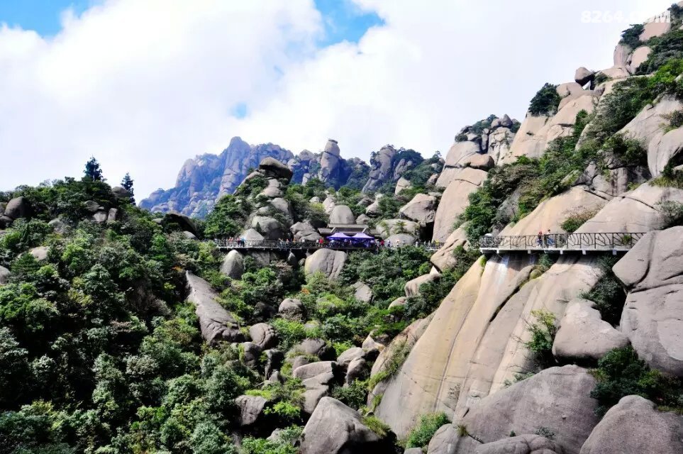 登顶江西上饶灵山最高峰天梯峰