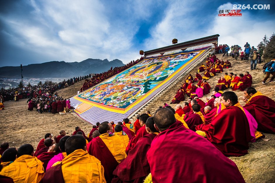 铁丐视觉甘南藏族人的庄严盛会晒大佛