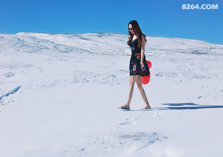 小女子自驾川西光脚爬雪山享受野温泉玩转金川