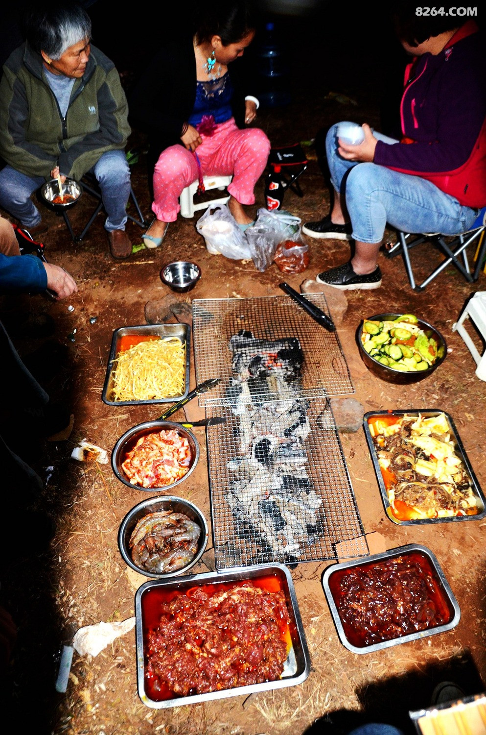 参加烧烤活动:方山露营烧烤