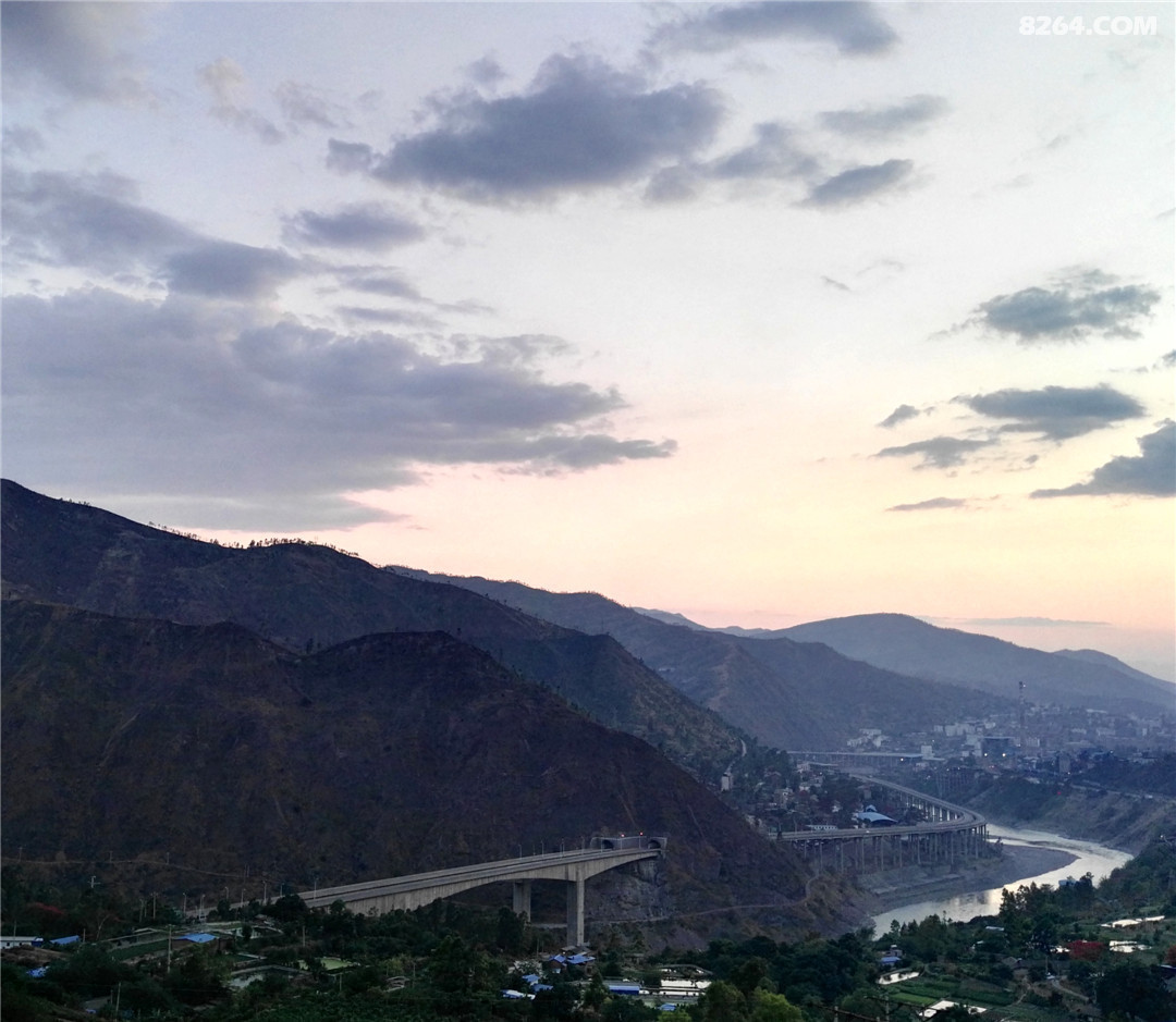 观神奇美丽睡美人山落日