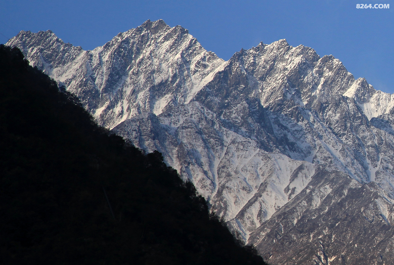 四川雅安最高峰海拔5793米神仙梁子照片