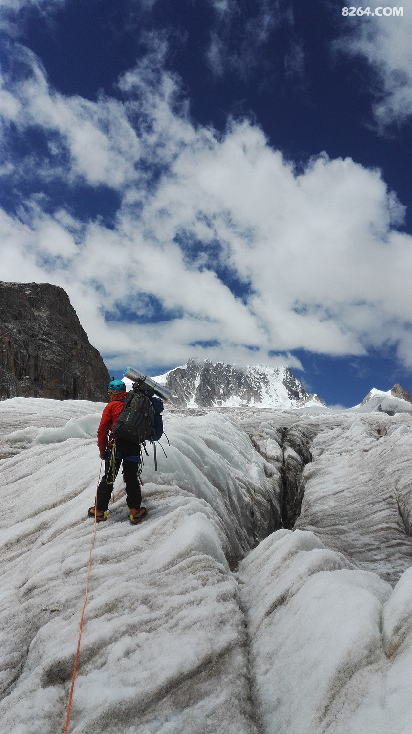 越过山丘2016自主攀登雀儿山视频