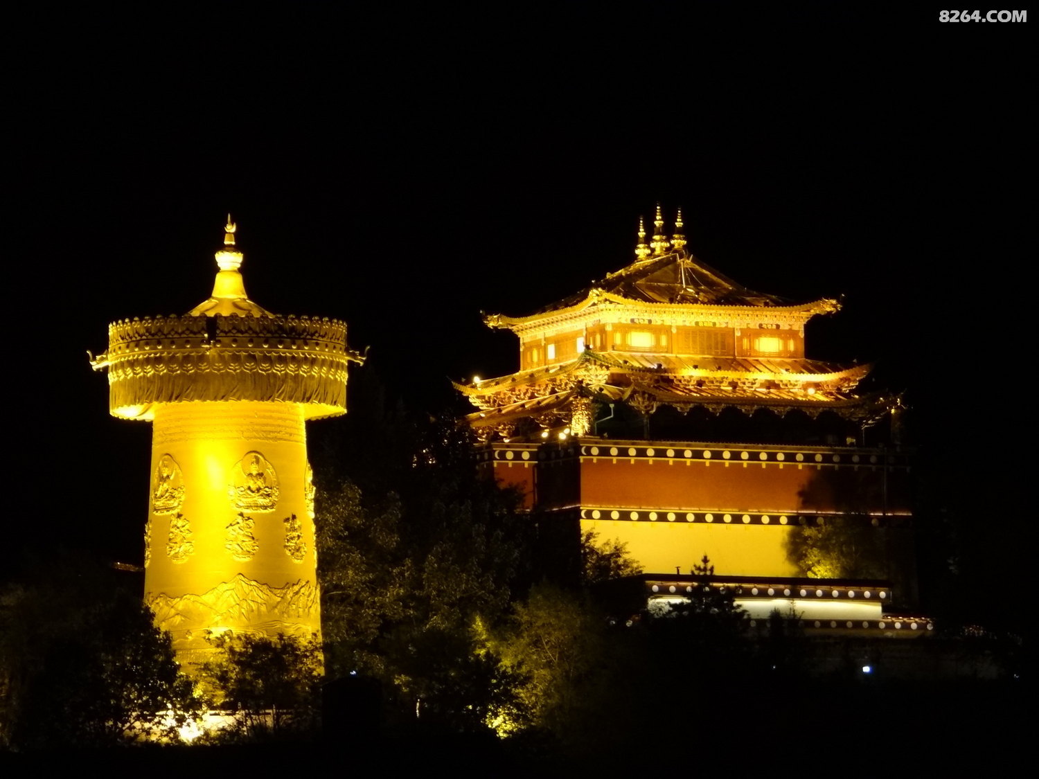 泸沽湖虎跳峡哈巴雪山普达措独克宗古城松赞林寺有丰田有单车有徒步