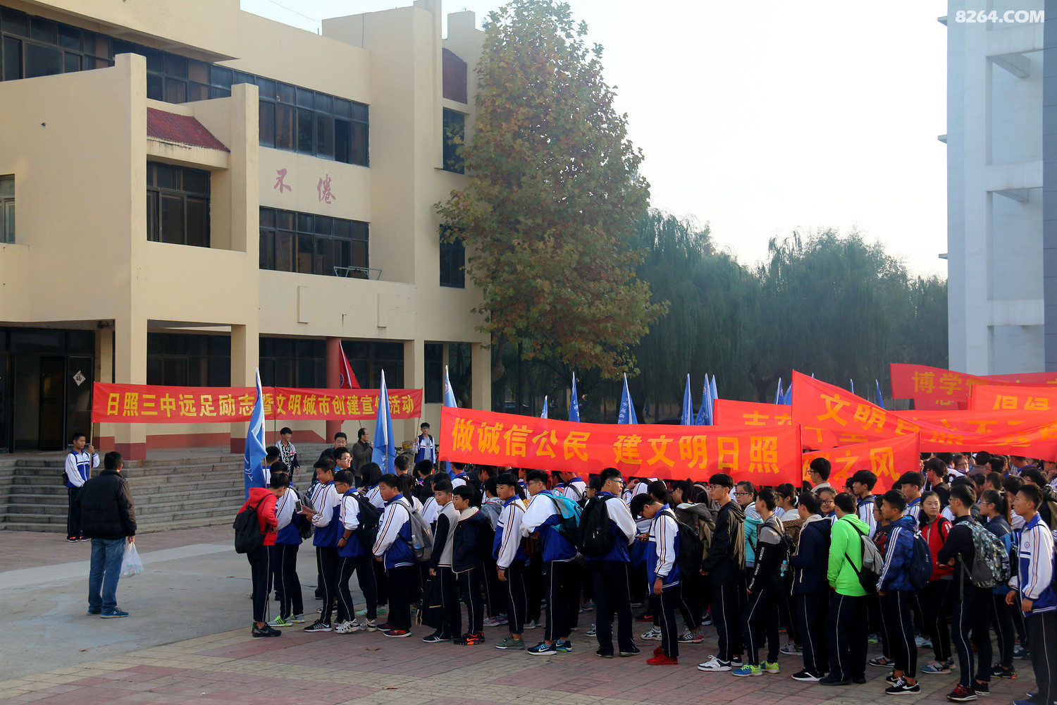 日照三中2016级师生远足励志活动掠影