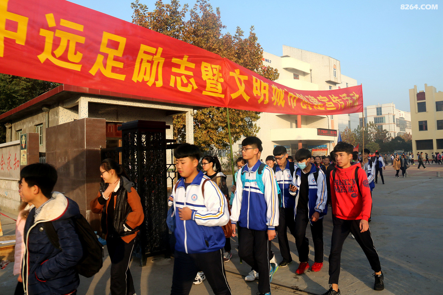 日照三中2016级师生远足励志活动掠影