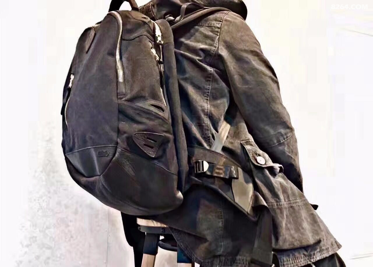 visvimballistic20l黑金双肩背包