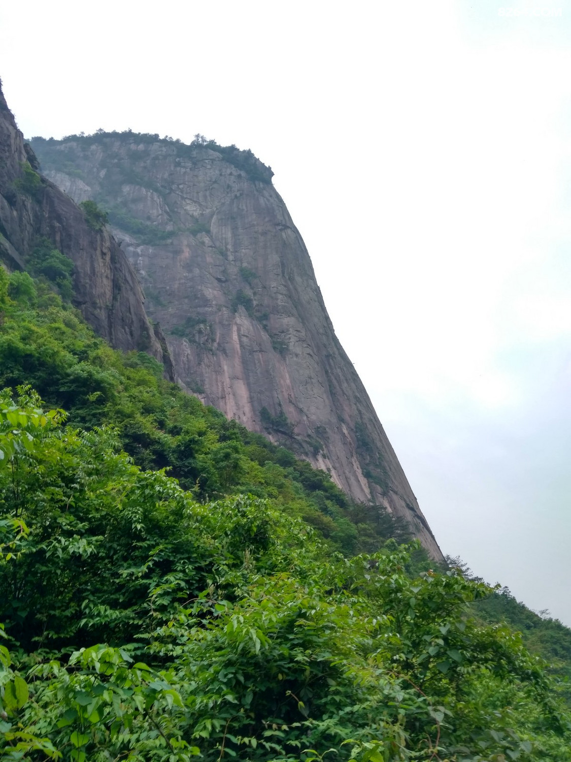走走百丈岩之巅的湖田山