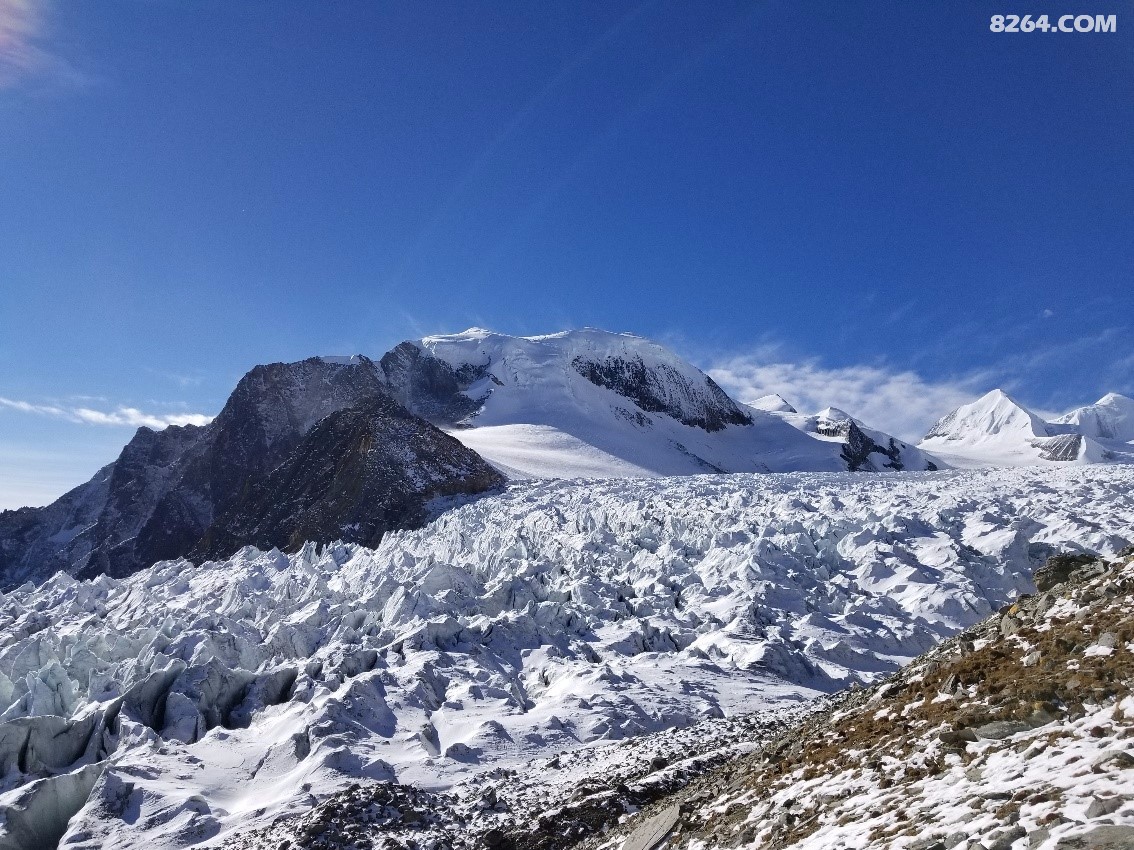 中山峰四川第二高峰攀登记行走在冰川天堂