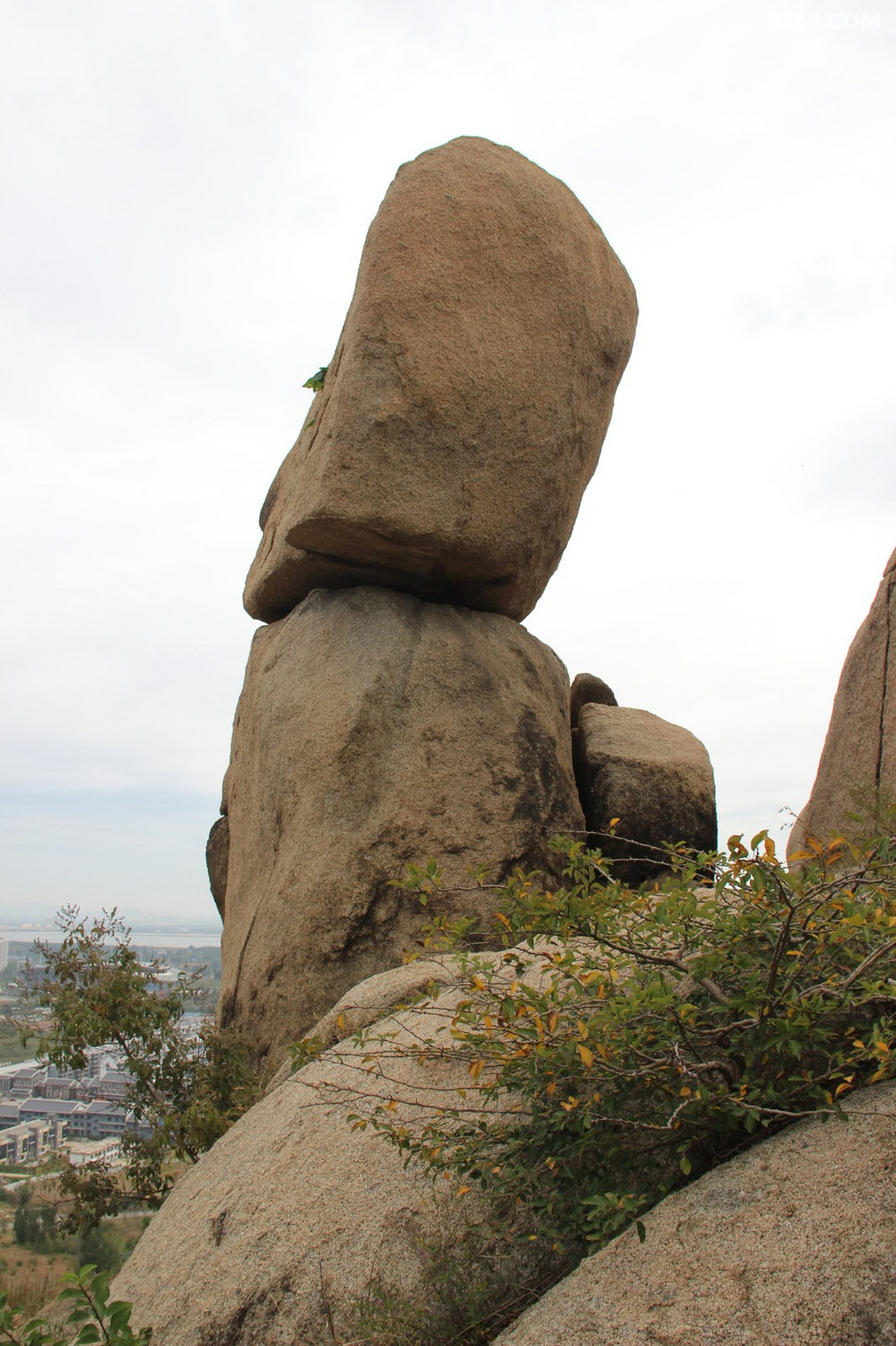 邹城护驾山上赏奇石
