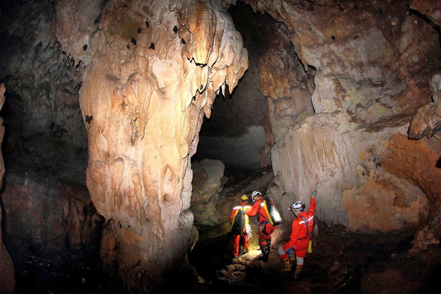 3月18日安徽青少年洞穴探险科普系列活动—走进地下宫殿和龙穴探秘