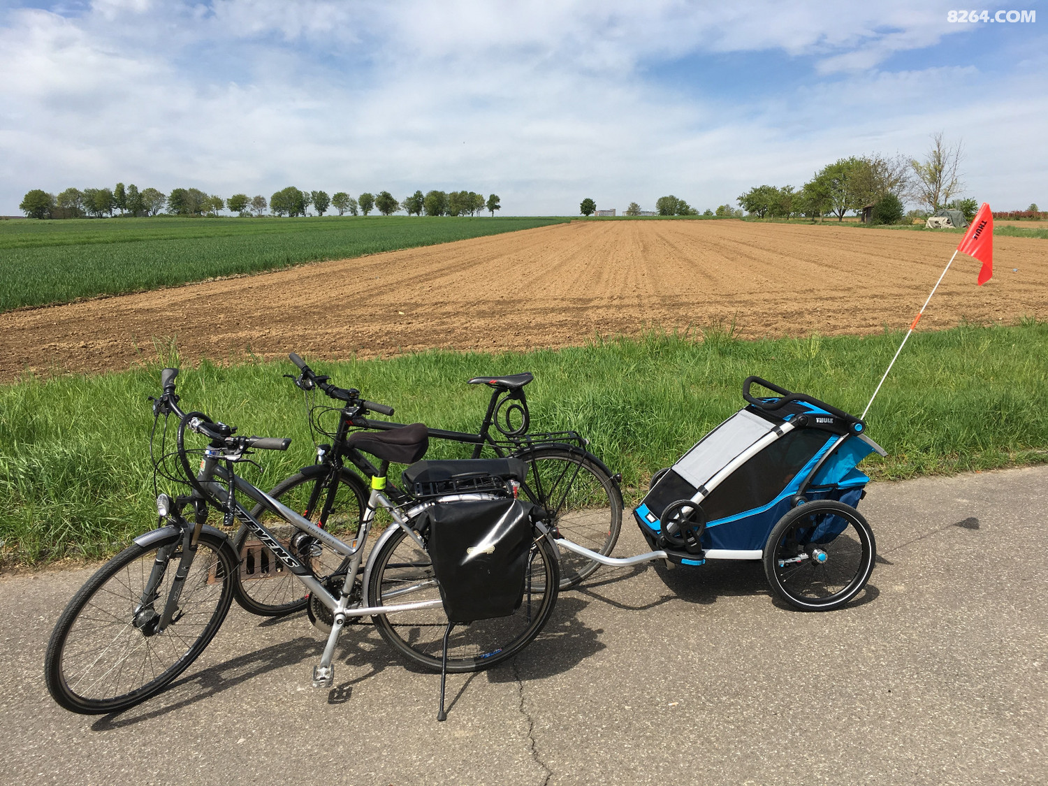 拖着娃去旅行thulechariotcross自行车拖车