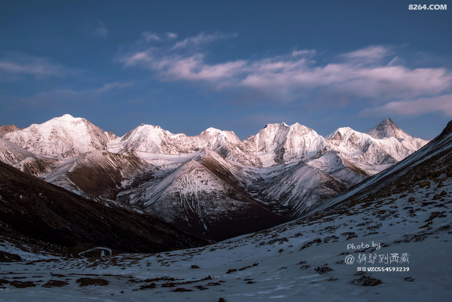 康定雅哈垭口追星遇到大雪在海拔4600米的雪山上推车