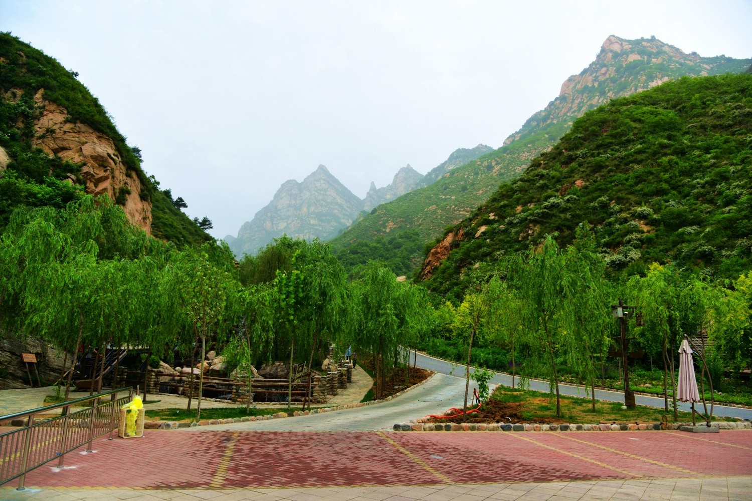 灵寿五岳寨穿越漫山花溪谷一场春夏之交的美丽约会