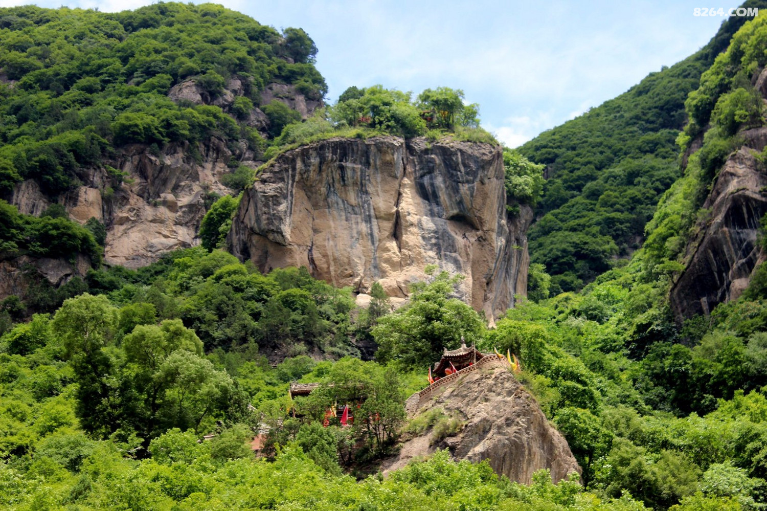 骑缘队骑游花石崖