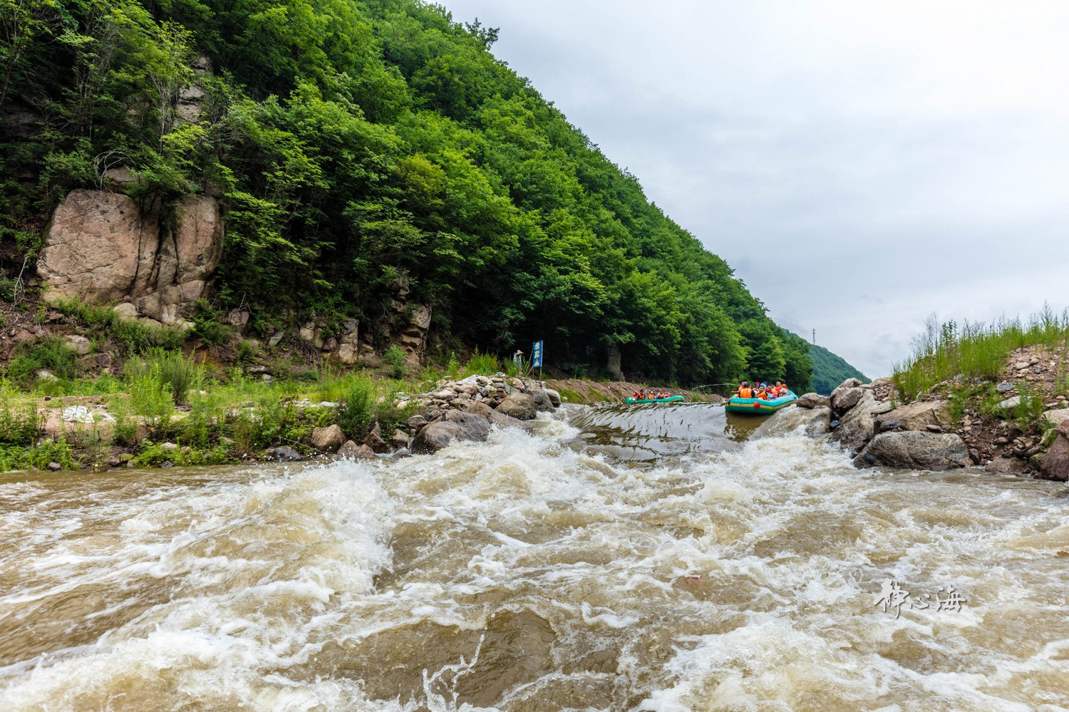 辽宁激流勇进红河谷漂流记