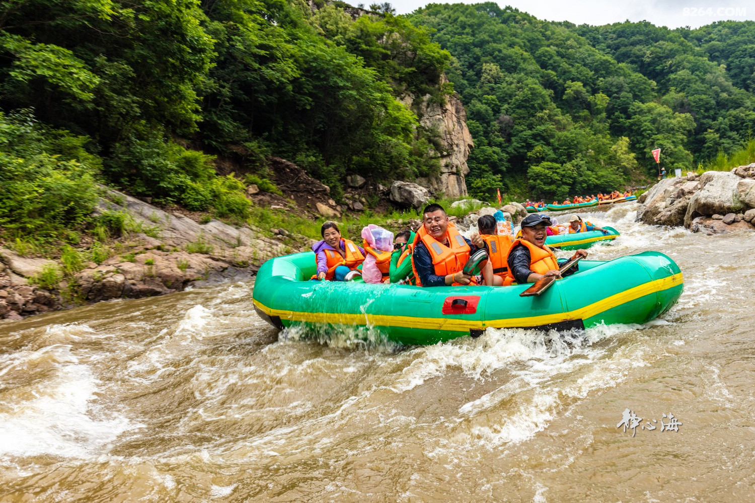 辽宁激流勇进红河谷漂流记